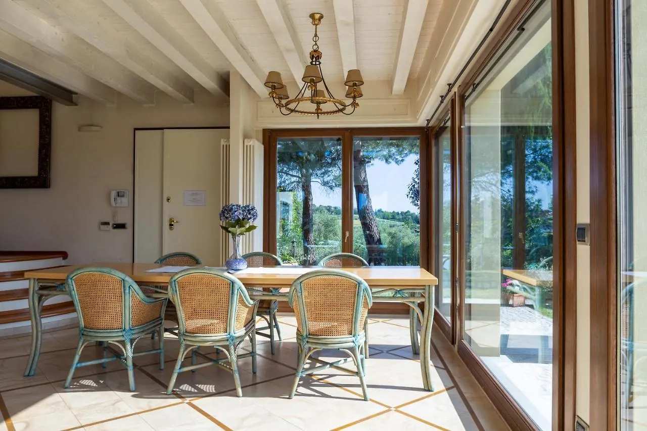 Porzione di Villa con piscina,giardino e parcheggi Riccione Italia