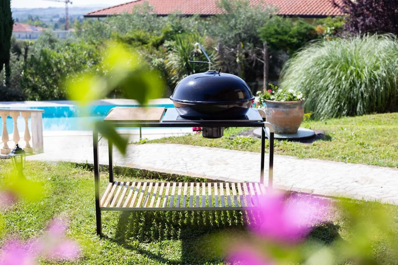 Porzione di Villa con piscina,giardino e parcheggi Riccione 0*,