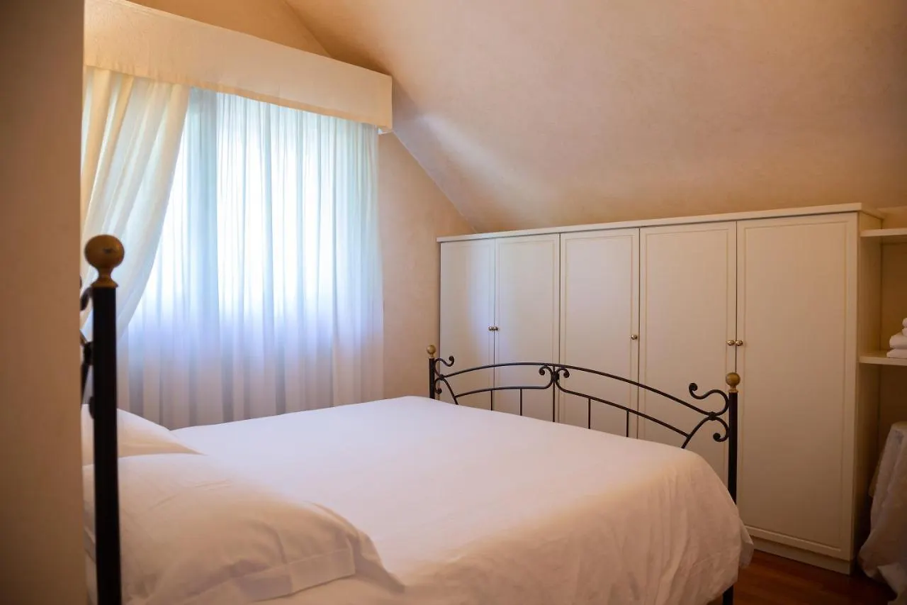 Villa Rolls - Porzione Di Villa Con Piscina,Giardino E Parcheggi Riccione 0*,