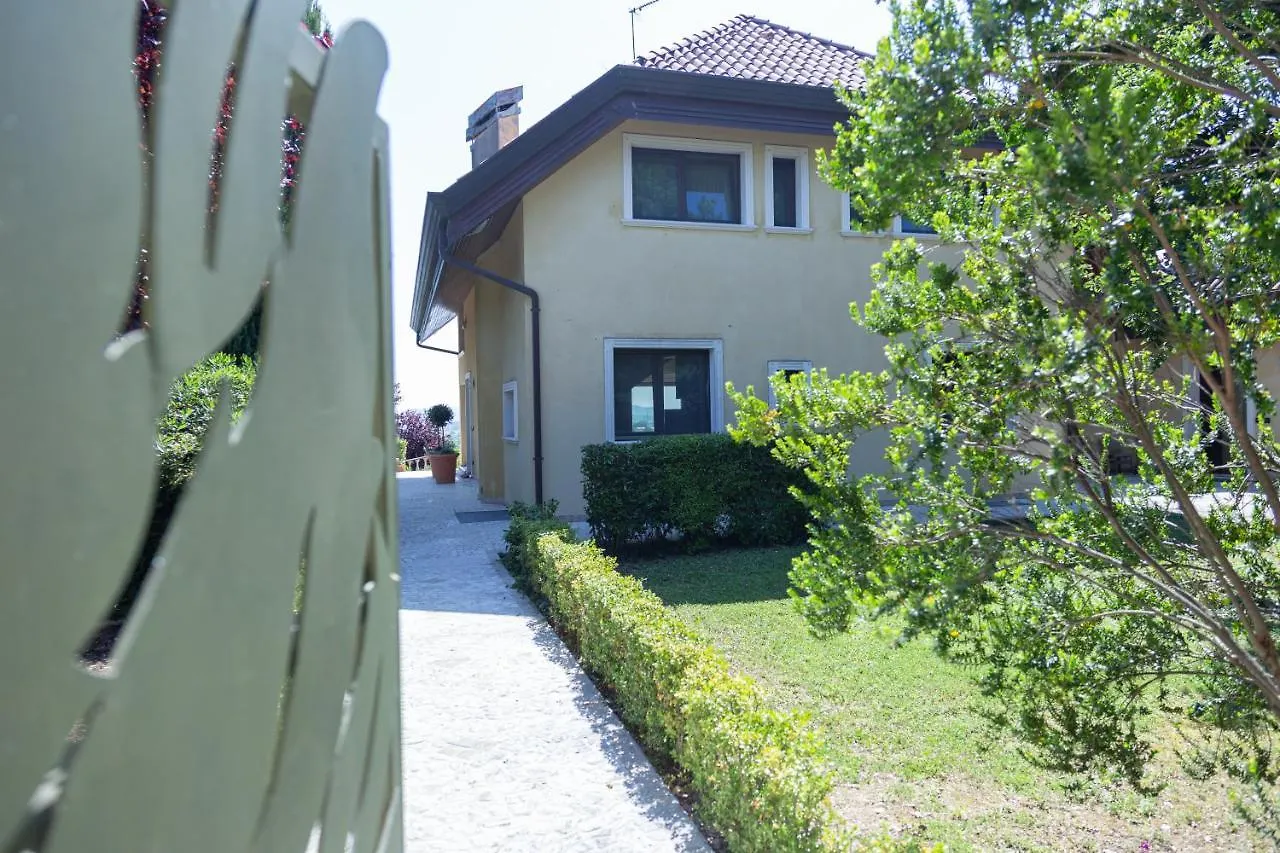 Villa Rolls - Porzione Di Villa Con Piscina,Giardino E Parcheggi Riccione